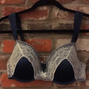 Elle McPherson 36 C bra